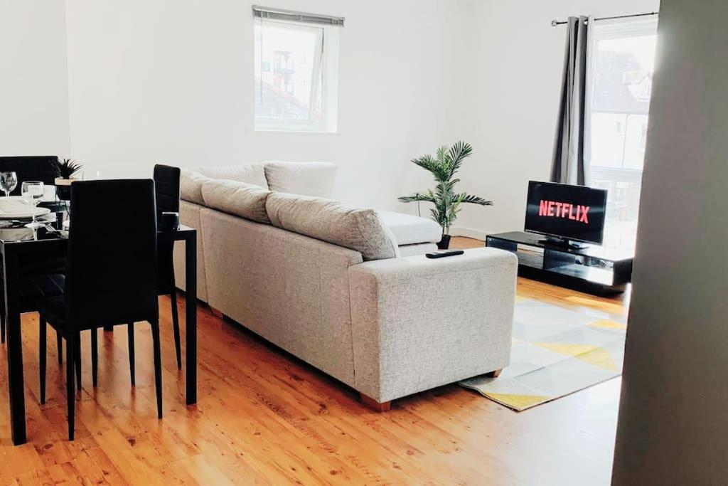 2 Bed Apartment With Free Parking Chelmsford Exterior foto